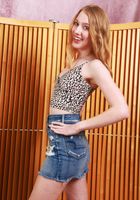 Kallie Taylor Spreads on her Knees, Kallie Taylor (kal019) ATK Premium: Kallie Taylor (Kallie Taylor Spreads on her Knees)