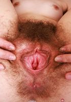 Sia Wood Smiling and Spreads her Bush, Sia Wood (sia004) ATK Natural & Hairy: Sia Wood (Sia Wood Smiling and Spreads her Bush)